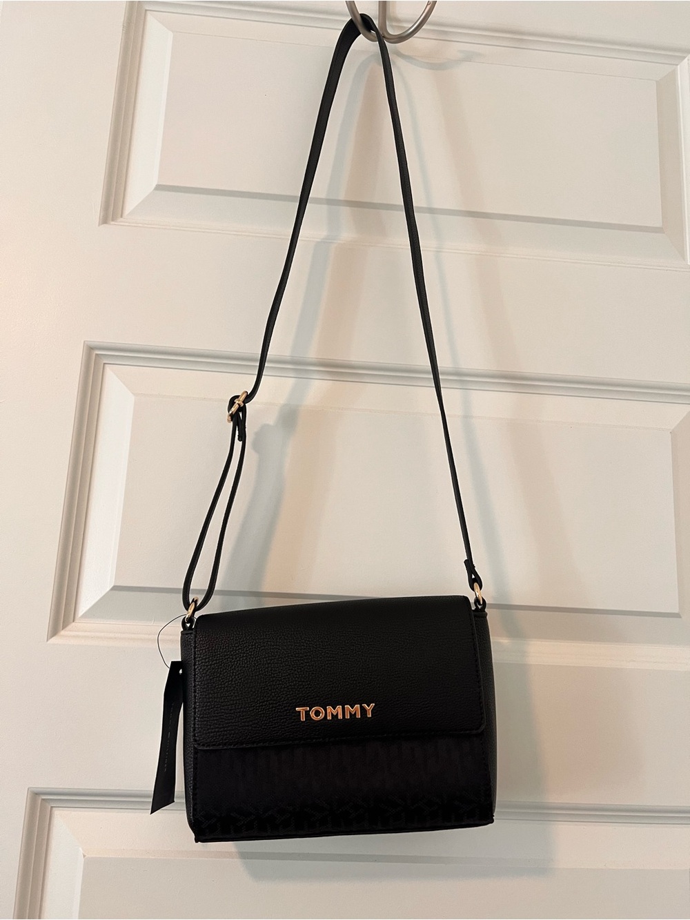Tommy Hilfiger Alexis ll Flapped Black Crossbody Bag NWT